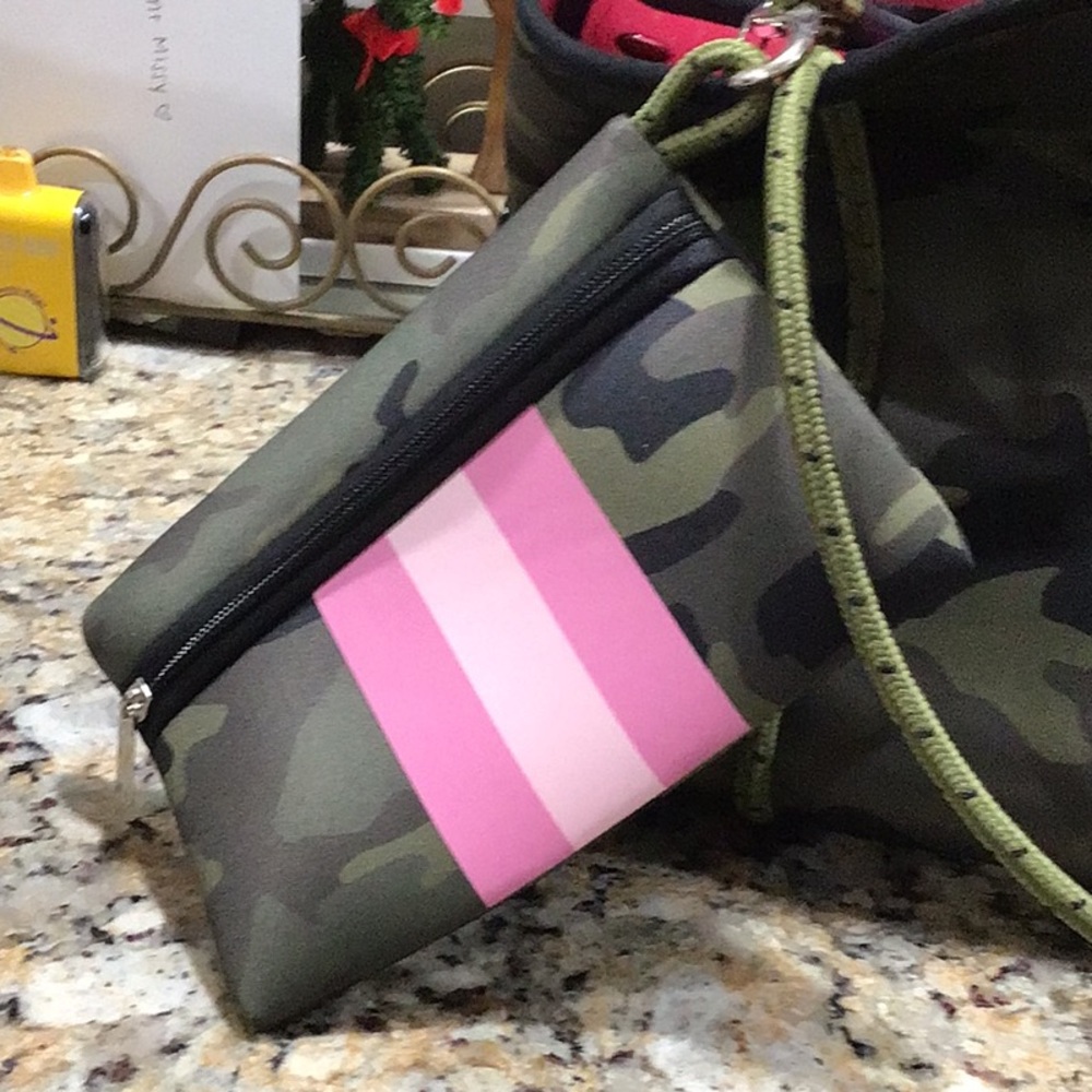 NWOT Bubble Gum Pink Stripe Camo Neoprene Bag military - Picture 3 of 7